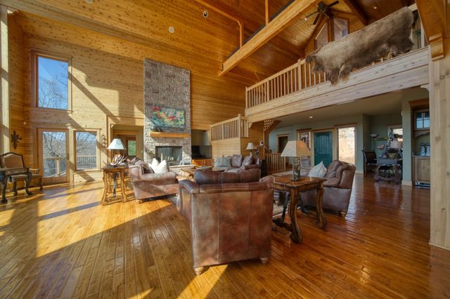 238 Lake Forest Drive, Eureka Springs, AR 72631