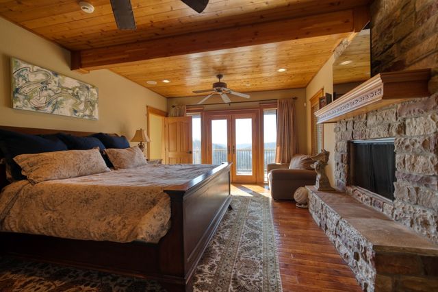 238 Lake Forest Drive, Eureka Springs, AR 72631