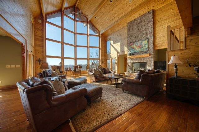 238 Lake Forest Drive, Eureka Springs, AR 72631