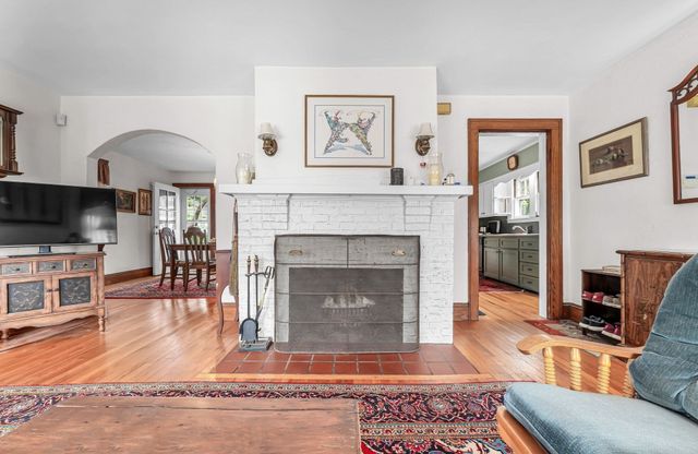 793 Allen St, Springfield, MA 01118