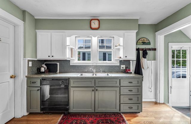 793 Allen St, Springfield, MA 01118