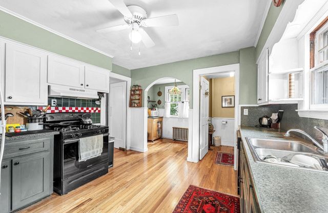 793 Allen St, Springfield, MA 01118