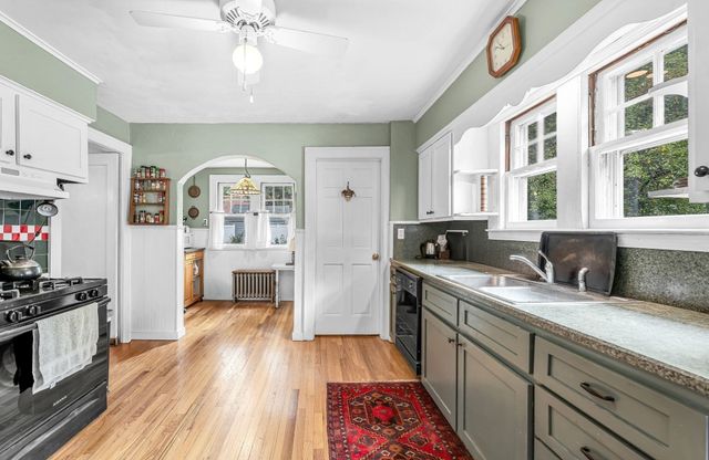 793 Allen St, Springfield, MA 01118