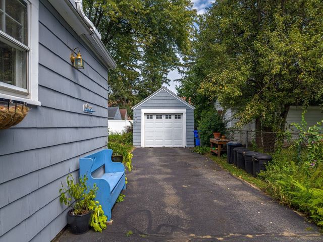 793 Allen St, Springfield, MA 01118