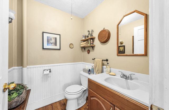 793 Allen St, Springfield, MA 01118