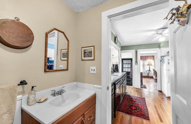 793 Allen St, Springfield, MA 01118