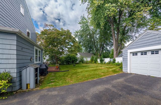 793 Allen St, Springfield, MA 01118