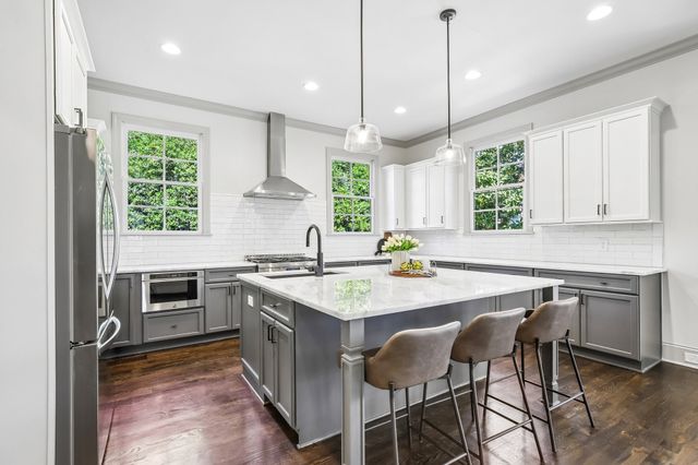 1126 Battery Ln, Nashville, TN 37220