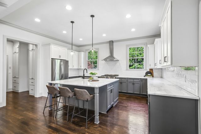 1126 Battery Ln, Nashville, TN 37220