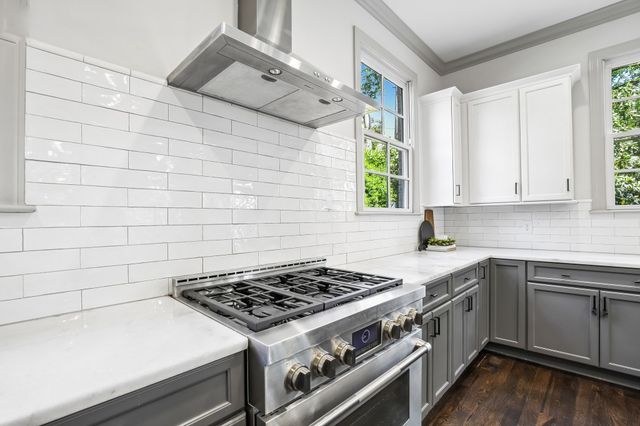 1126 Battery Ln, Nashville, TN 37220