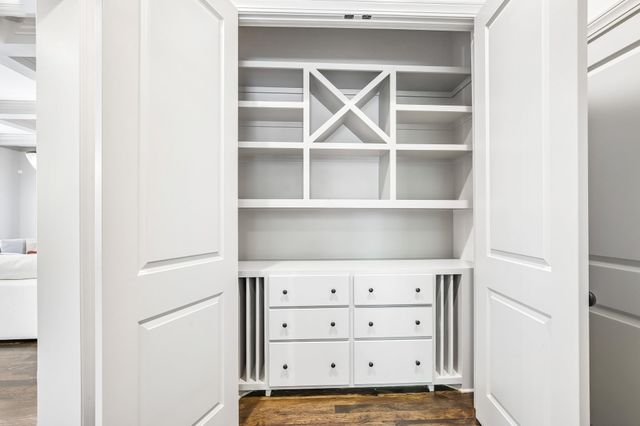 1126 Battery Ln, Nashville, TN 37220