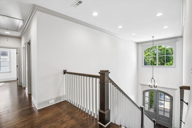 1126 Battery Ln, Nashville, TN 37220