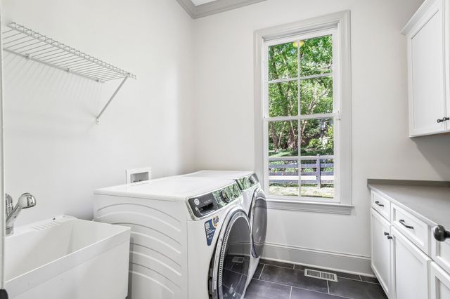 1126 Battery Ln, Nashville, TN 37220