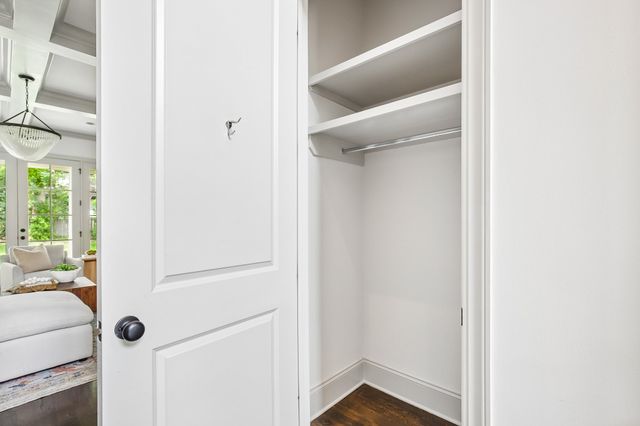 1126 Battery Ln, Nashville, TN 37220