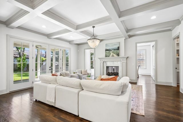 1126 Battery Ln, Nashville, TN 37220