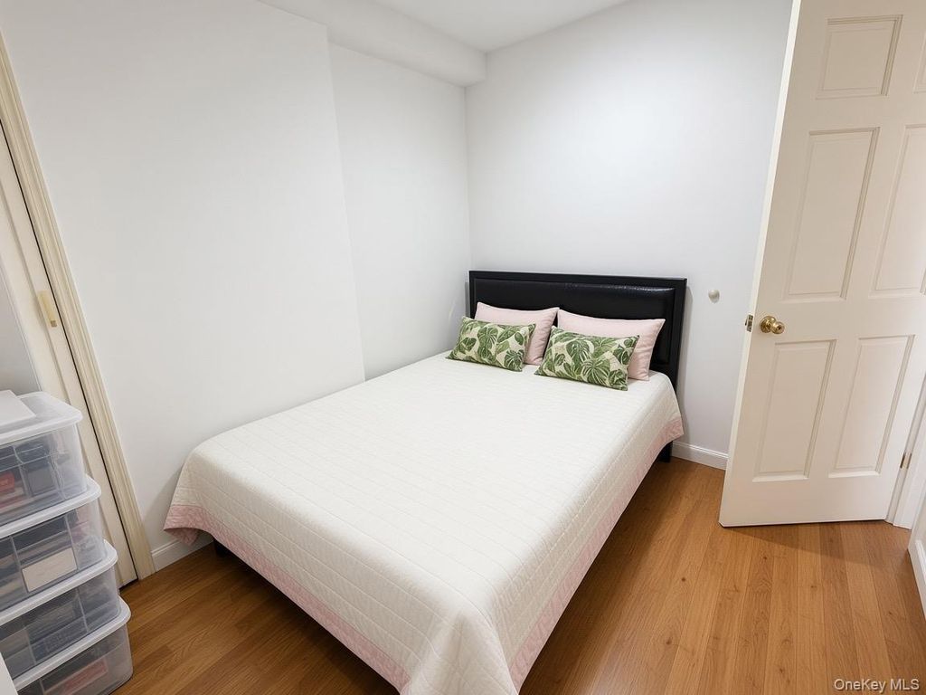 141-05 Cherry Avenue 6A, Flushing, NY 11355 — photo 3