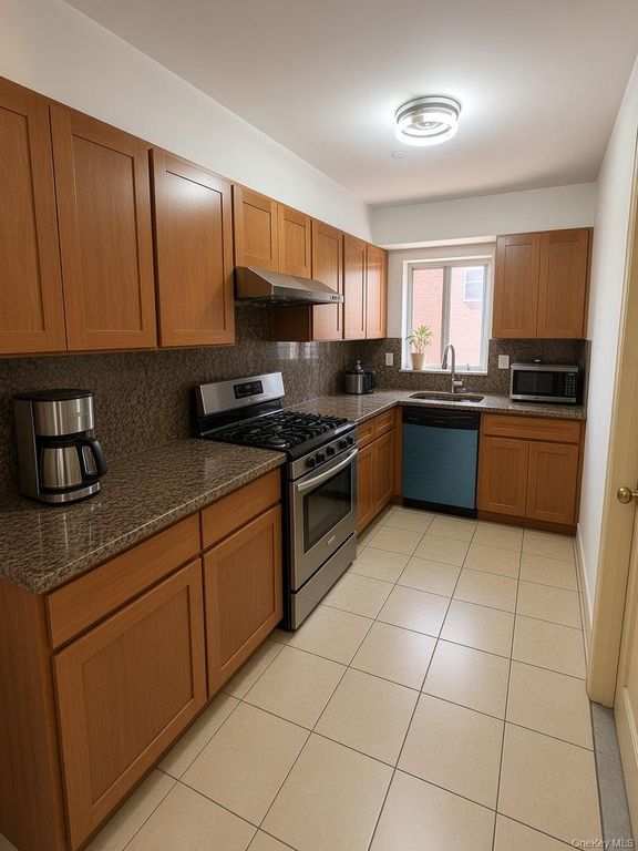 141-05 Cherry Avenue 6A, Flushing, NY 11355 — photo 5