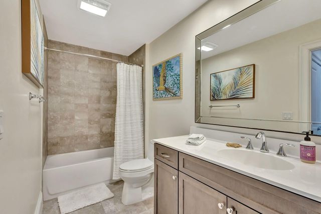 914 Bay Colony Drive S, Juno Beach, FL 33408