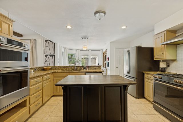 7105 Tophill Circle, Dallas, TX 75248