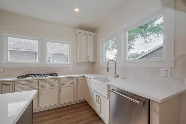 1026 W Cottage Street, Houston, TX 77009