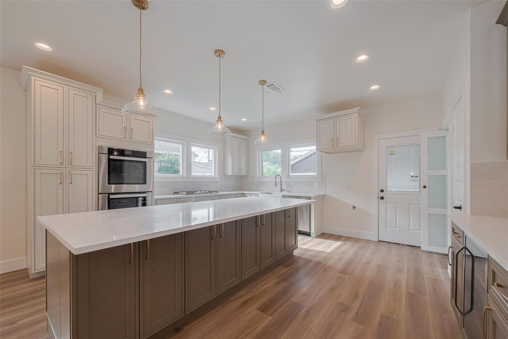 1026 W Cottage Street, Houston, TX 77009