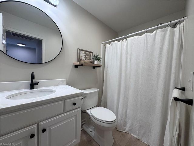 6830 Wellsley Court, Clemmons, NC 27012
