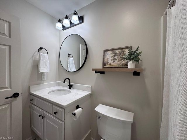 6830 Wellsley Court, Clemmons, NC 27012