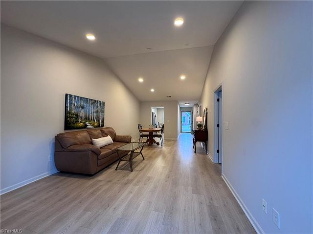 6830 Wellsley Court, Clemmons, NC 27012