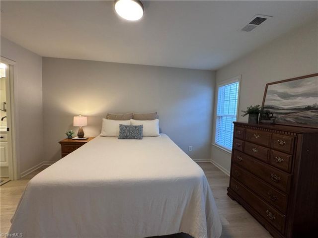 6830 Wellsley Court, Clemmons, NC 27012