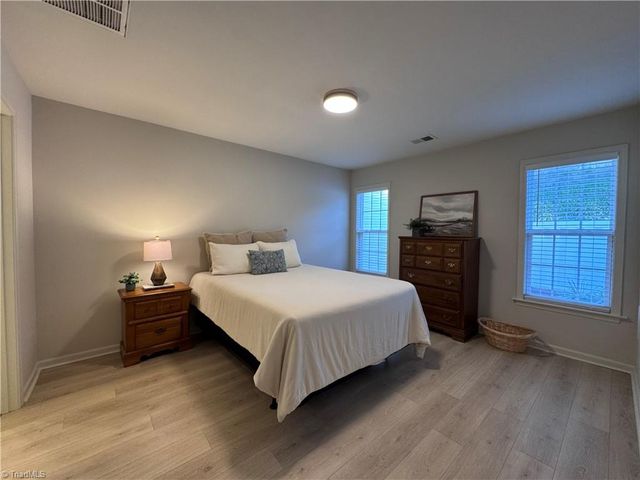 6830 Wellsley Court, Clemmons, NC 27012