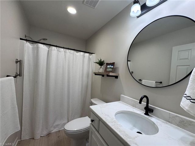 6830 Wellsley Court, Clemmons, NC 27012