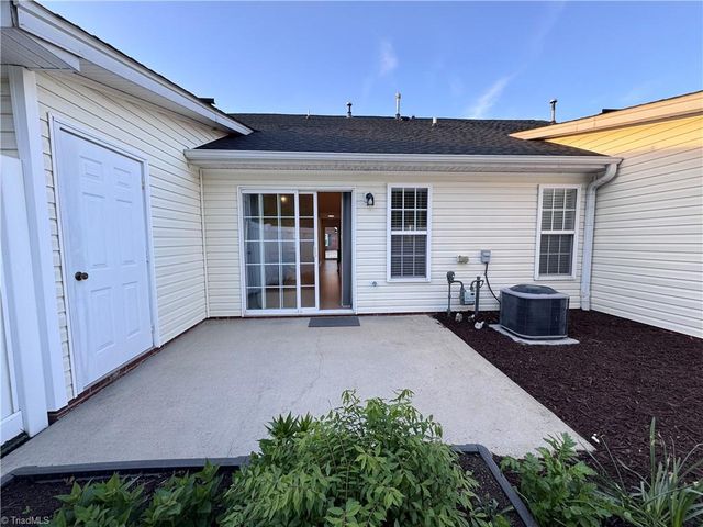 6830 Wellsley Court, Clemmons, NC 27012