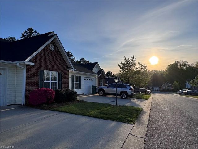 6830 Wellsley Court, Clemmons, NC 27012