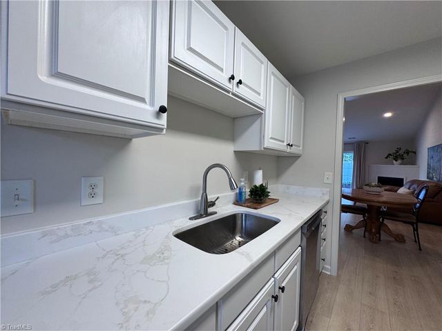 6830 Wellsley Court, Clemmons, NC 27012