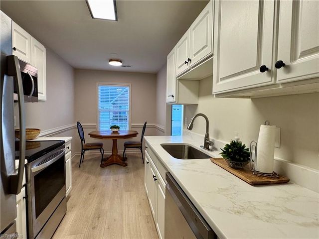 6830 Wellsley Court, Clemmons, NC 27012