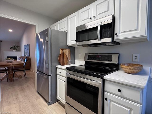6830 Wellsley Court, Clemmons, NC 27012