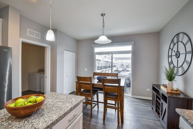 3S602 Everton Drive, Warrenville, IL 60555