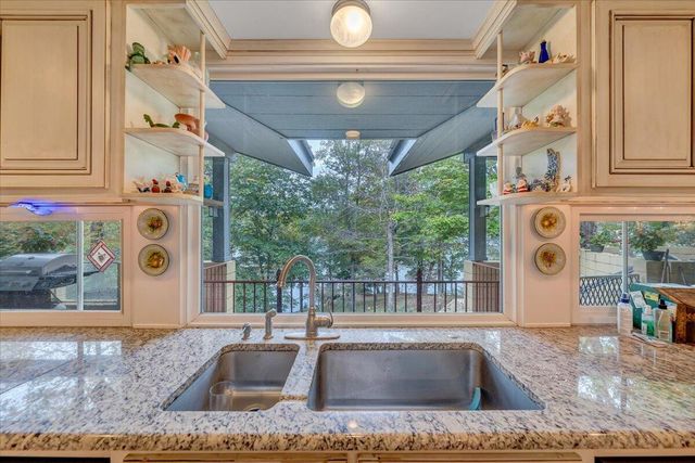 143 Charlotte LN, Hardy, VA 24101