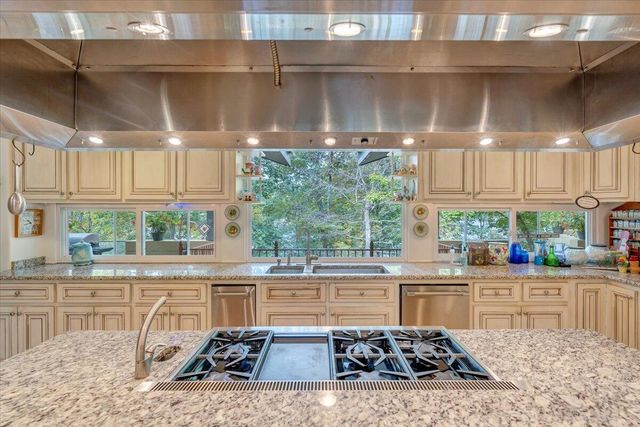 143 Charlotte LN, Hardy, VA 24101