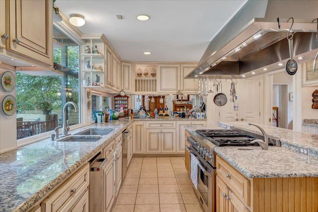 143 Charlotte LN, Hardy, VA 24101