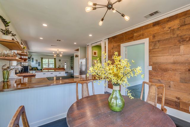 2706 Bomar Avenue, Fort Worth, TX 76103