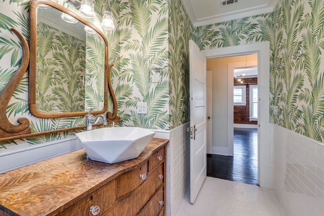 2706 Bomar Avenue, Fort Worth, TX 76103