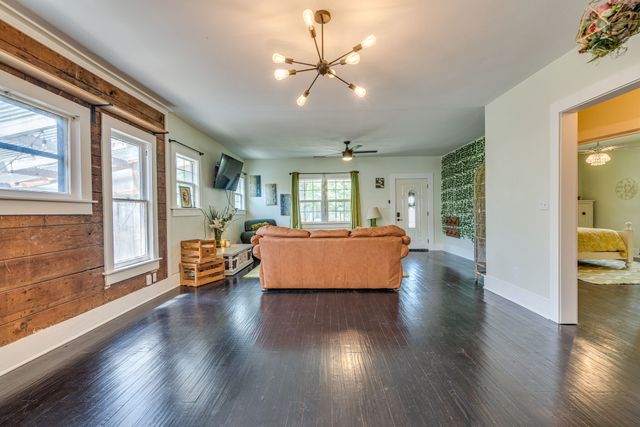 2706 Bomar Avenue, Fort Worth, TX 76103