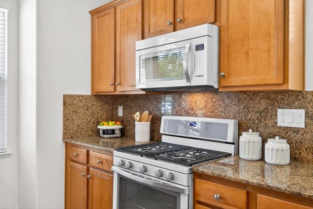 114 Barnhill Dr, Folsom, CA 95630