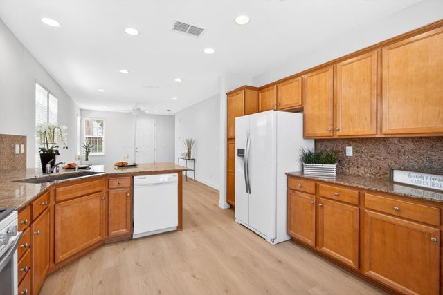 114 Barnhill Dr, Folsom, CA 95630