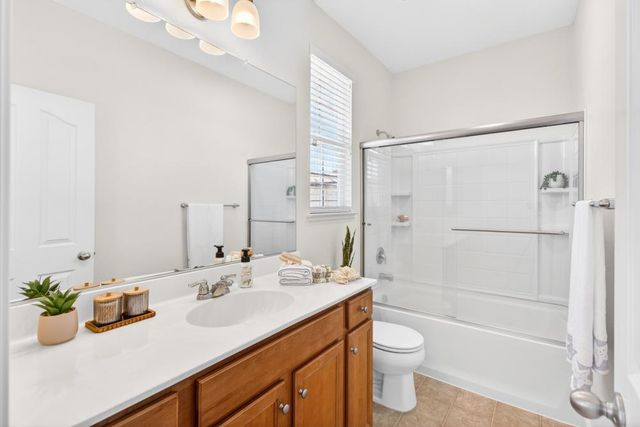 114 Barnhill Dr, Folsom, CA 95630