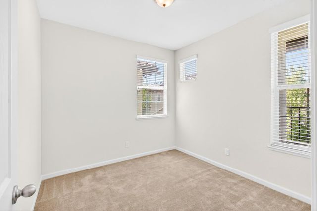 114 Barnhill Dr, Folsom, CA 95630