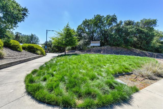 114 Barnhill Dr, Folsom, CA 95630