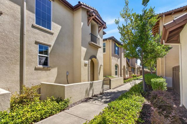114 Barnhill Dr, Folsom, CA 95630