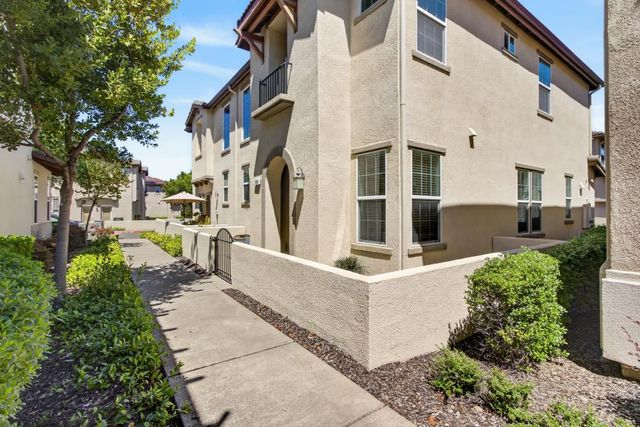 114 Barnhill Dr, Folsom, CA 95630